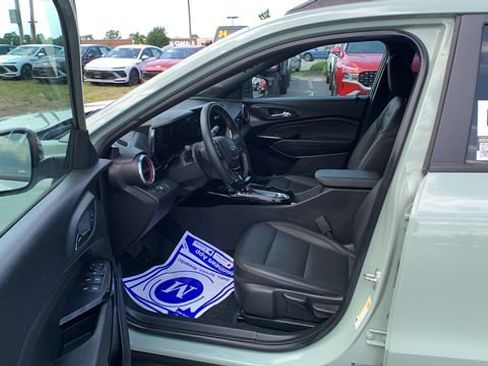 Used 2024 Chevrolet Trax RS FWD image 9