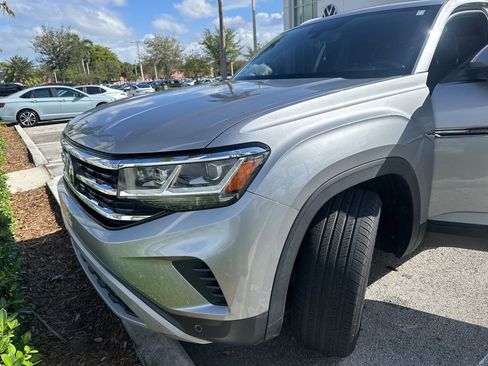 Used 2022 Volkswagen Atlas Cross Sport SE w/ Black Wheel Package image 8