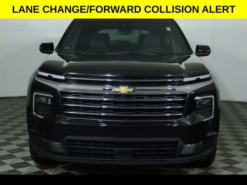 Used 2025 Chevrolet Traverse LT image 11