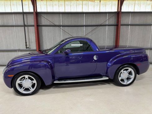 Used 2004 Chevrolet SSR w/ Preferred Equipment Group RWD image 1