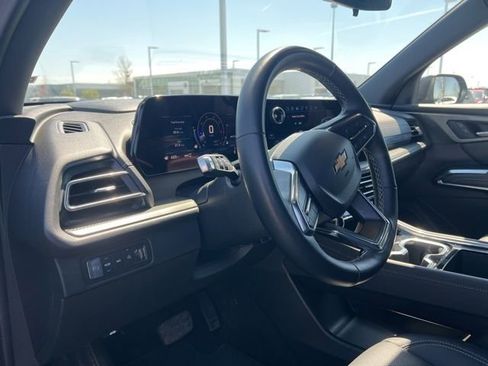 Used 2025 Chevrolet Traverse LT image 9