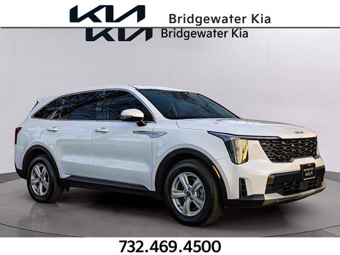 Certified 2024 Kia Sorento LX FWD image 1