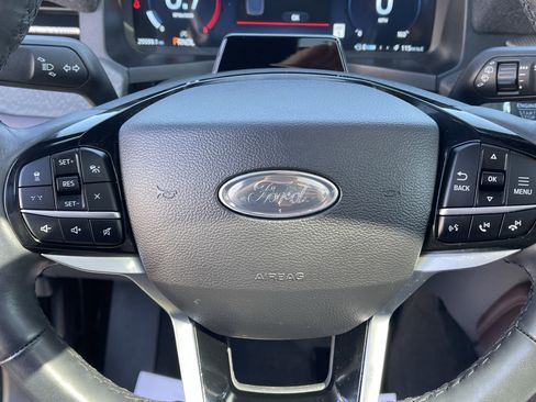Certified 2025 Ford Explorer Platinum AWD/4WD image 19