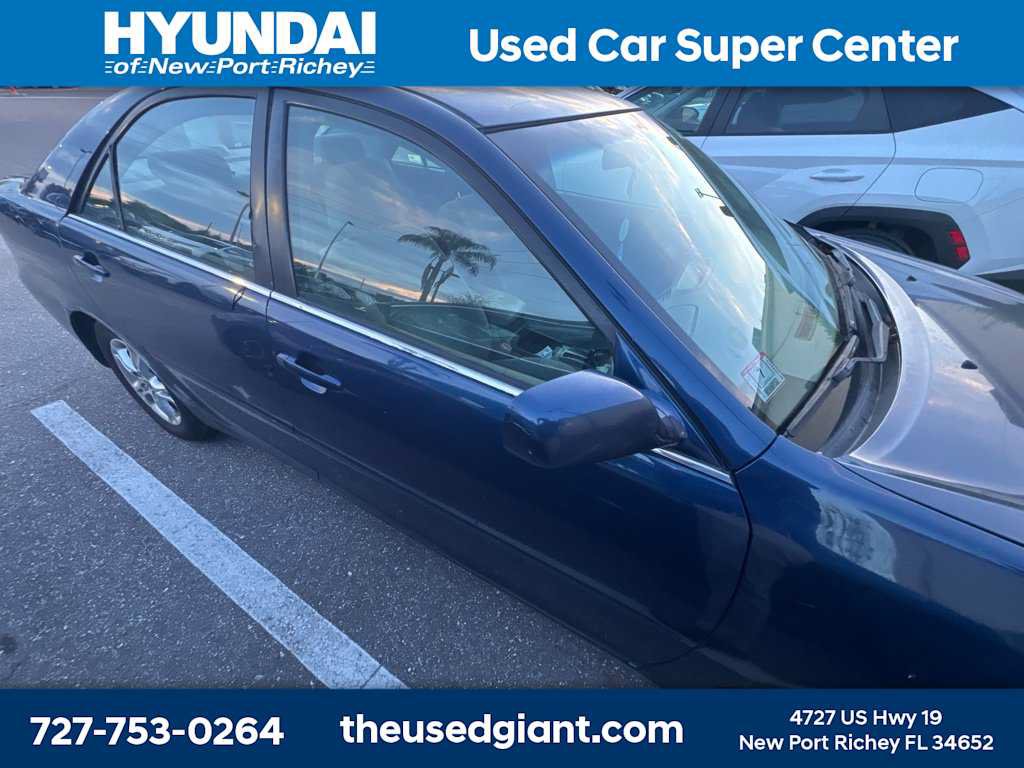 Used 2005 Toyota Camry LE FWD image 5