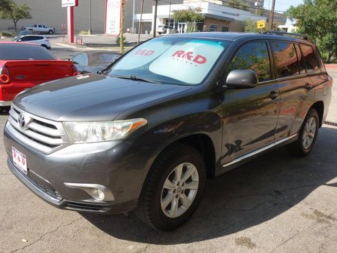 Used 2011 Toyota Highlander SE image 3