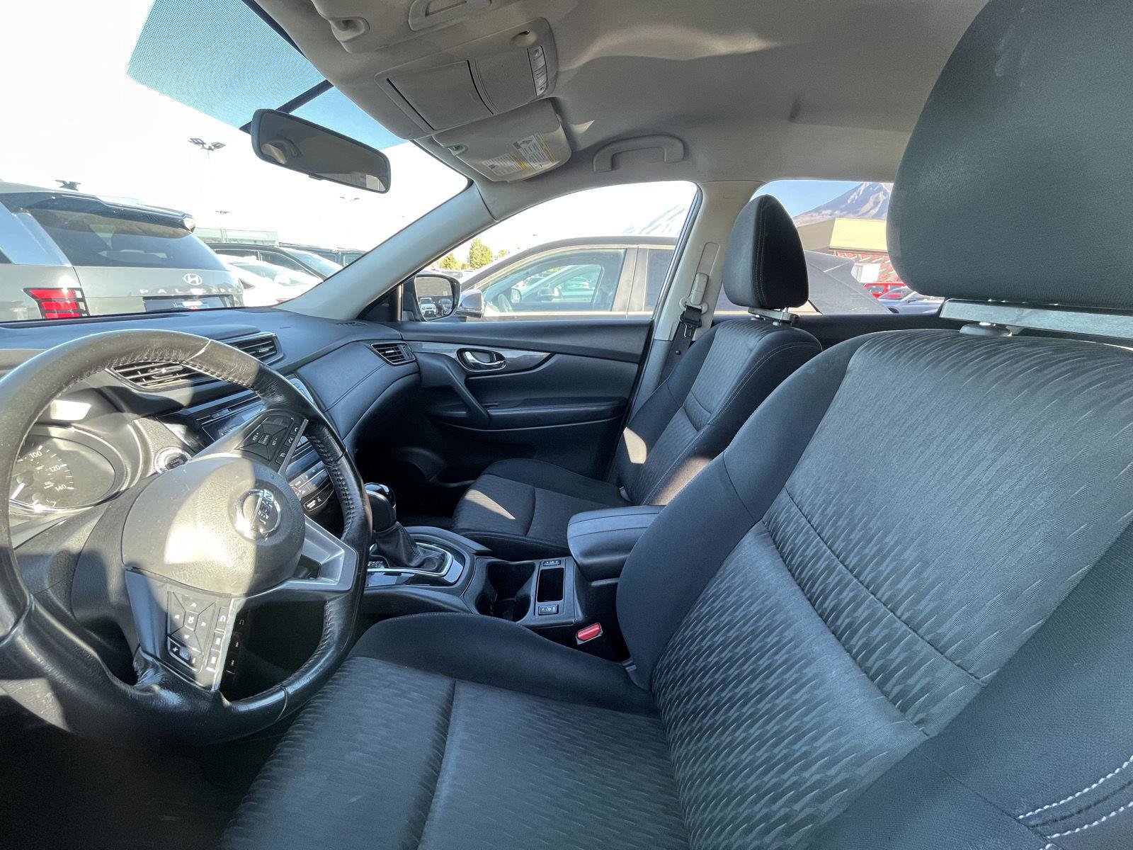 Used 2017 Nissan Rogue SV AWD/4WD image 7