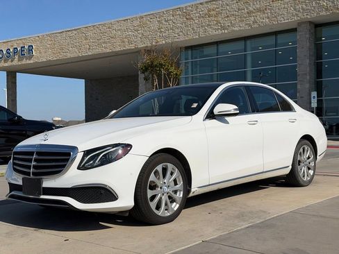 Used 2017 Mercedes-Benz E 300 4MATIC image 7