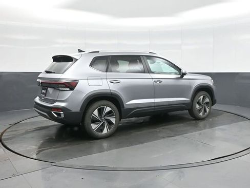 New 2026 Volkswagen Taos SE AWD/4WD image 7