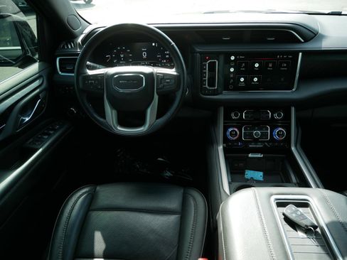 Used 2022 GMC Yukon XL Denali AWD/4WD image 12