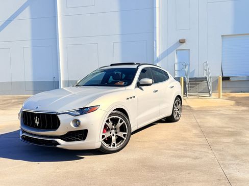 Used 2017 Maserati Levante w/ Sport Package image 7