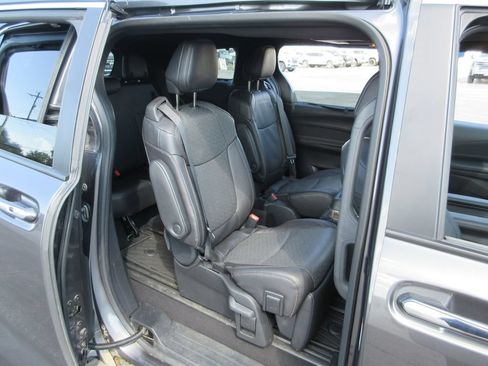 Used 2025 Toyota Sienna Platinum AWD/4WD image 26