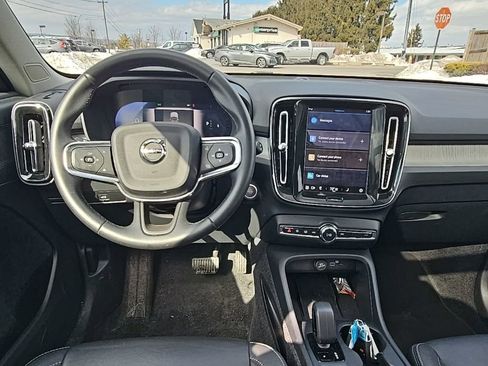 Certified 2025 Volvo XC40 B5 Core image 2