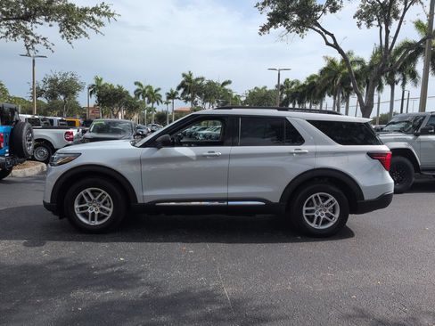 Certified 2025 Ford Explorer Active RWD image 6