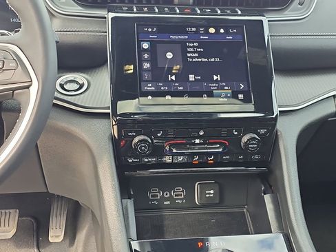 Used 2025 Jeep Grand Cherokee L Altitude image 18