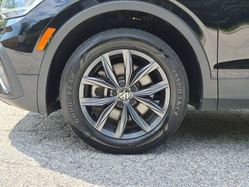 Used 2022 Volkswagen Tiguan SE w/ Panoramic Sunroof Package AWD/4WD image 29