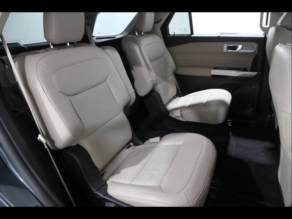 Used 2023 Ford Explorer Limited w/ Equipment Group 301A AWD/4WD image 19