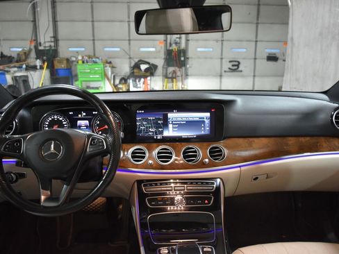 Used 2018 Mercedes-Benz E 400 4MATIC Sedan image 39