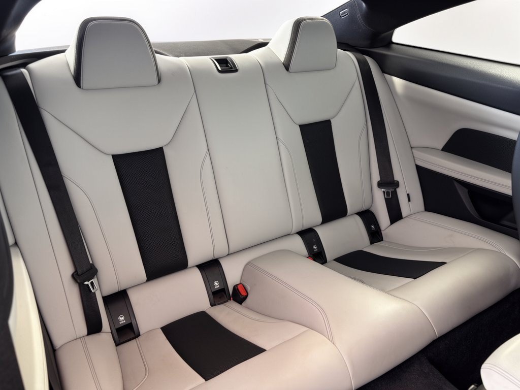 Used 2021 BMW M4 Coupe w/ Executive Package RWD image 29