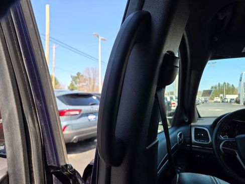 Used 2017 Jeep Grand Cherokee Limited image 33