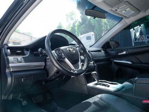 Used 2014 Toyota Camry SE FWD image 20