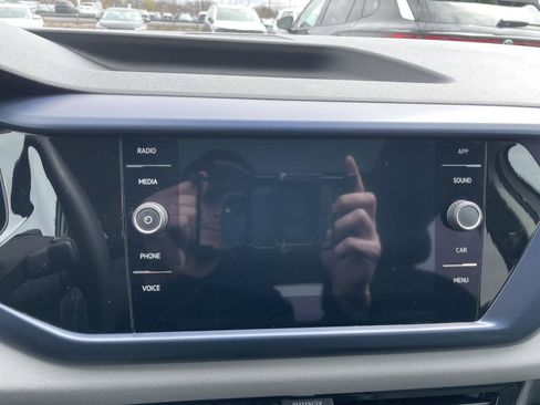 Used 2023 Volkswagen Taos SE w/ Panoramic Sunroof Package image 27