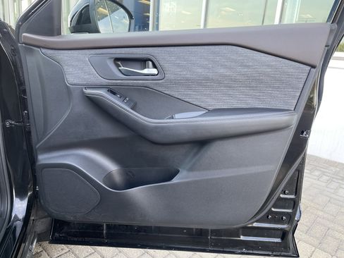 Used 2021 Nissan Rogue SV image 32