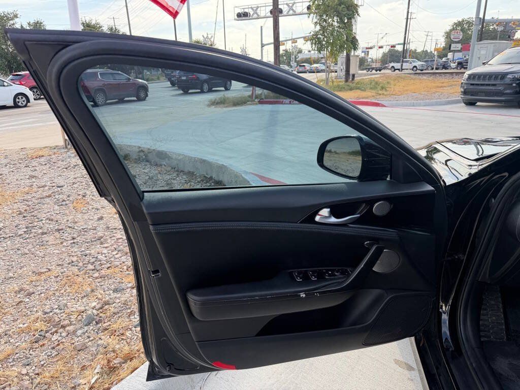 Used 2022 Kia Stinger GT-Line w/ Sun & Sound Package RWD image 8
