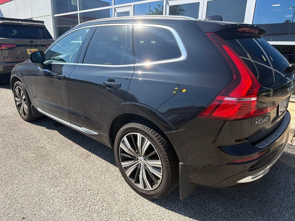 Used 2022 Volvo XC60 B5 Inscription w/ Advanced Package FWD image 2