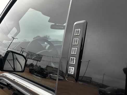 Used 2018 Ford F150 Platinum w/ Equipment Group 701A Luxury image 6