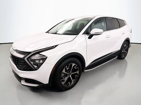 Used 2023 Kia Sportage EX image 3