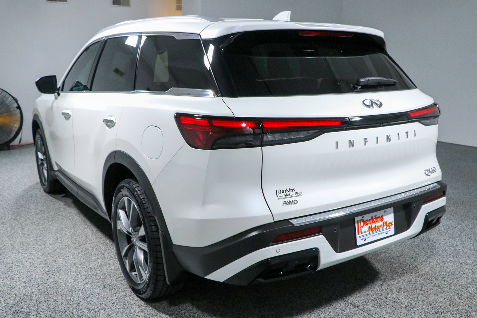 Used 2023 INFINITI QX60 Luxe w/ Cargo Package AWD/4WD image 9