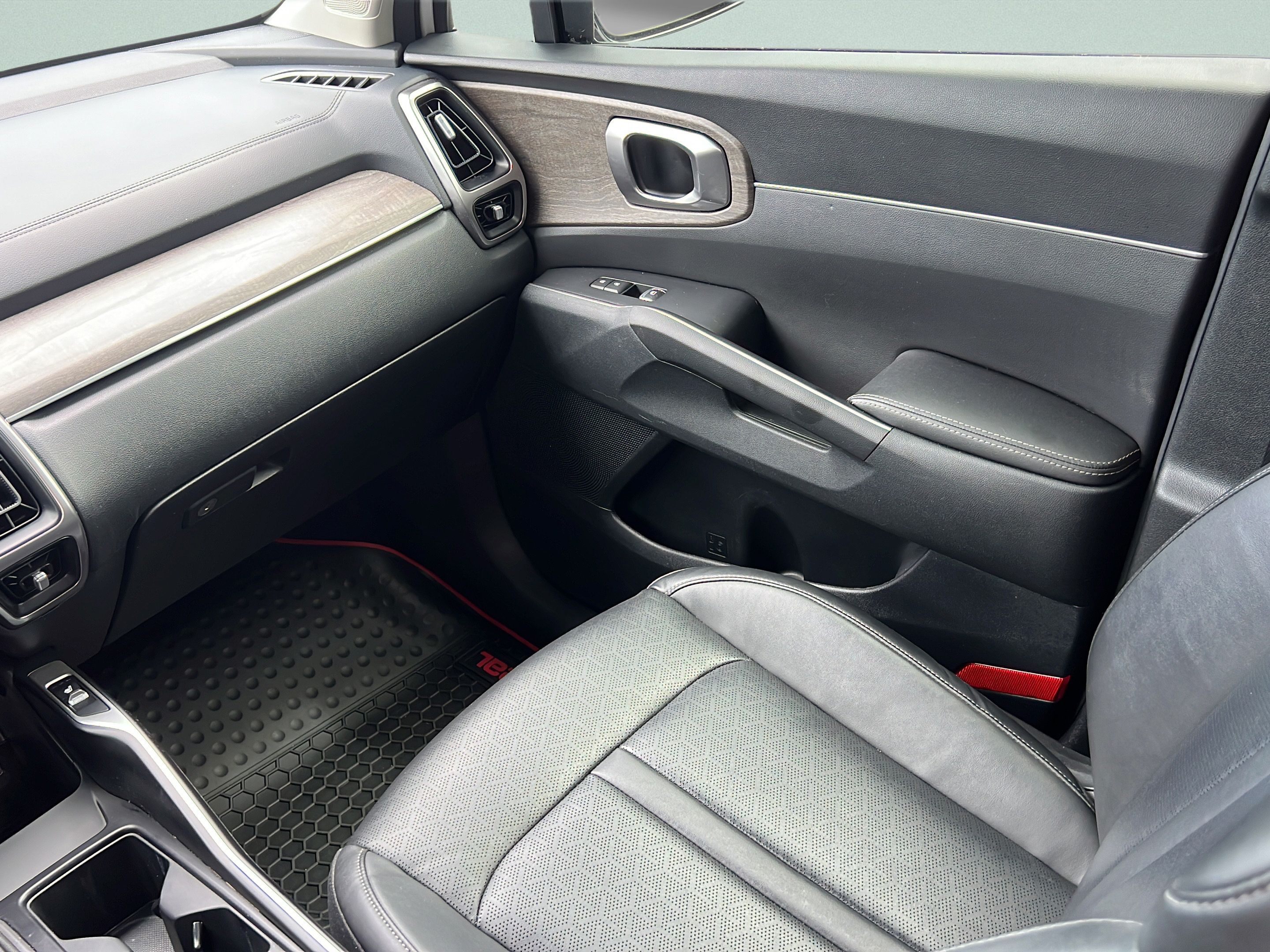 Used 2023 Kia Sorento EX w/ Panoramic Sunroof Package FWD image 17