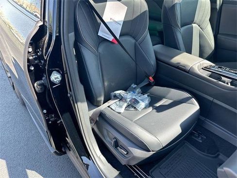 Certified 2025 Toyota Crown Nightshade image 25