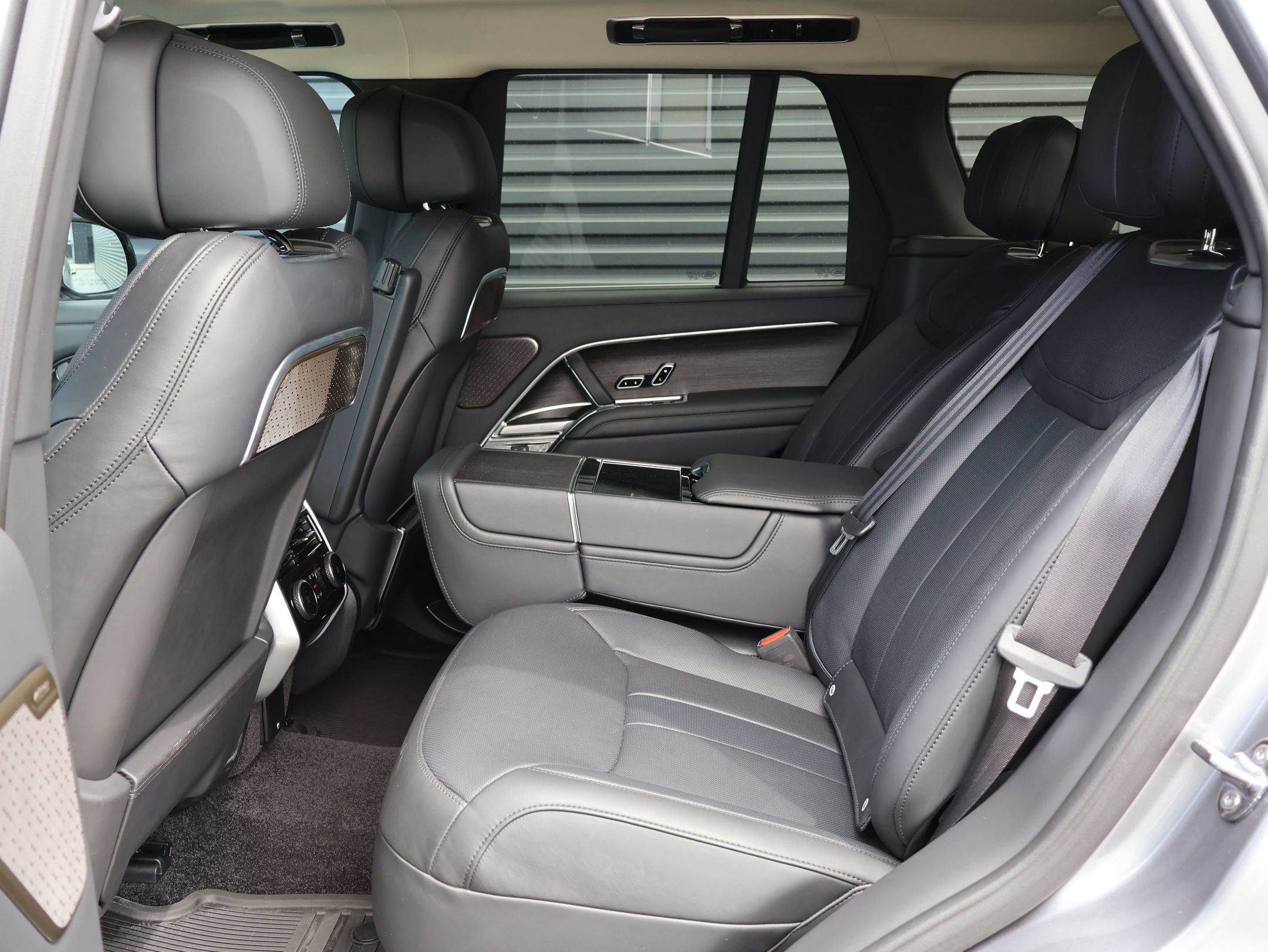 Used 2025 Land Rover Range Rover Autobiography AWD/4WD image 27