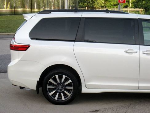 Used 2019 Toyota Sienna XLE w/ XLE Navigation Package AWD/4WD image 11