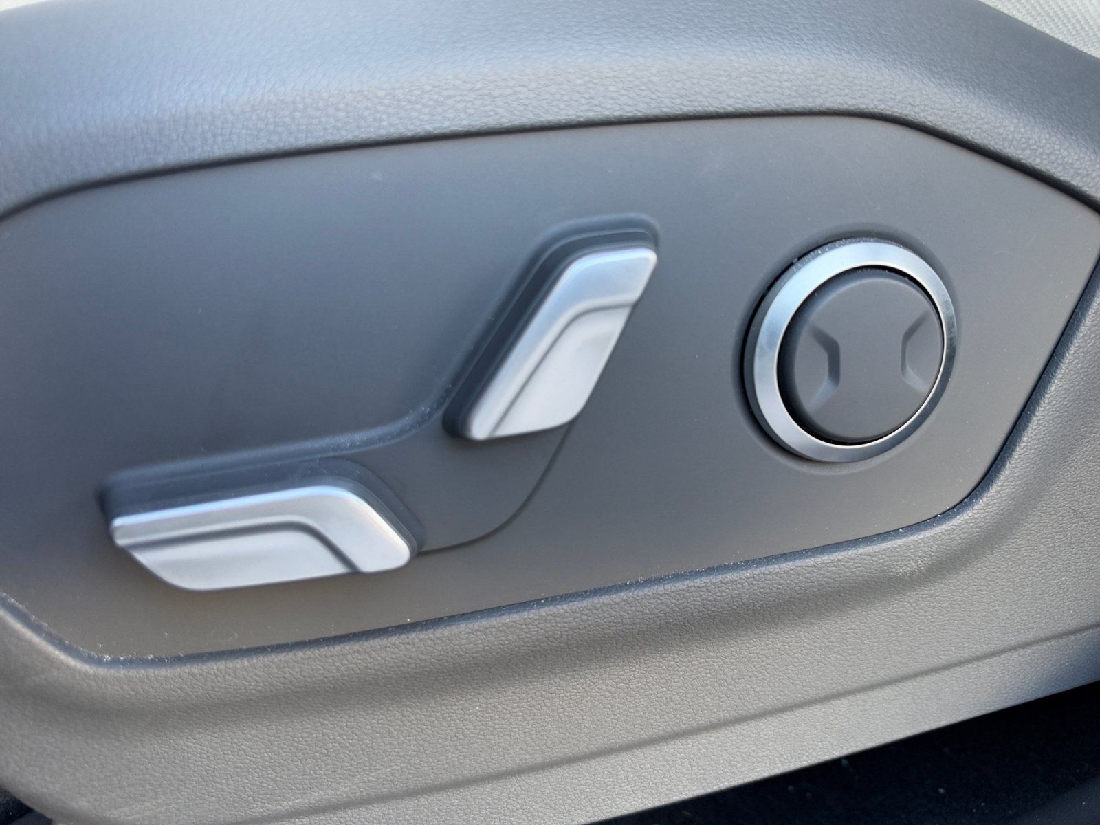 Used 2025 Hyundai Santa Fe SEL FWD image 13