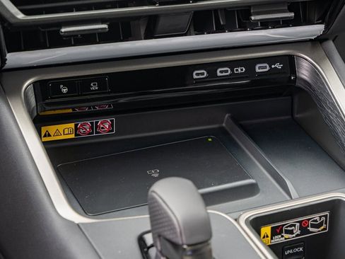 New 2025 Lexus TX 500h AWD image 24