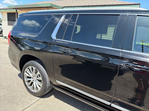 Used 2021 GMC Yukon XL Denali w/ Denali Premium Package RWD image 9