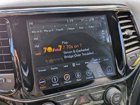 Used 2019 Jeep Grand Cherokee Limited image 18