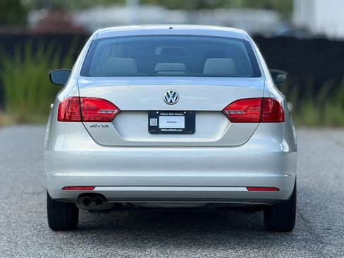 Used 2011 Volkswagen Jetta S FWD image 4
