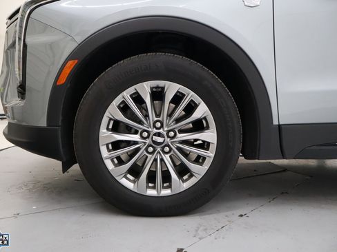 Used 2025 Cadillac XT4 Premium Luxury image 12