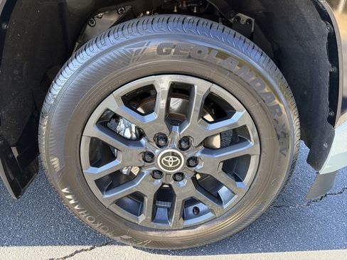 Used 2024 Toyota Sequoia Platinum image 12