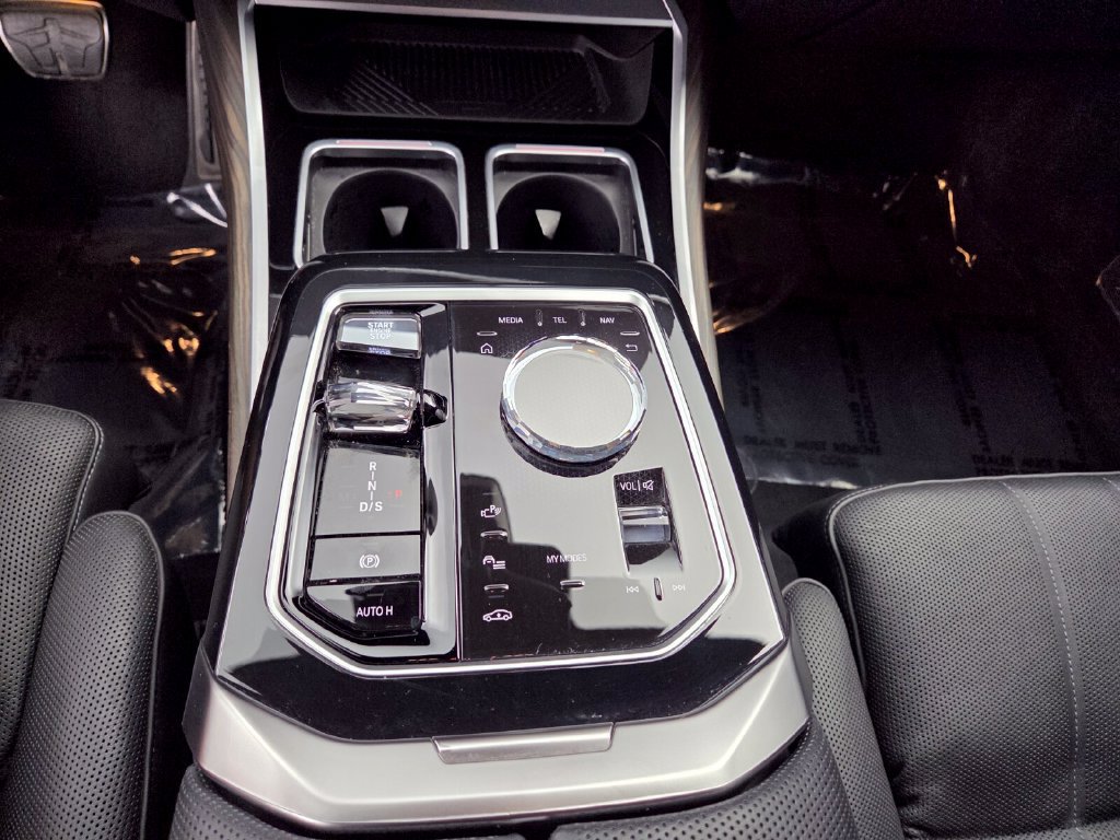 Certified 2023 BMW 760i xDrive AWD/4WD image 33