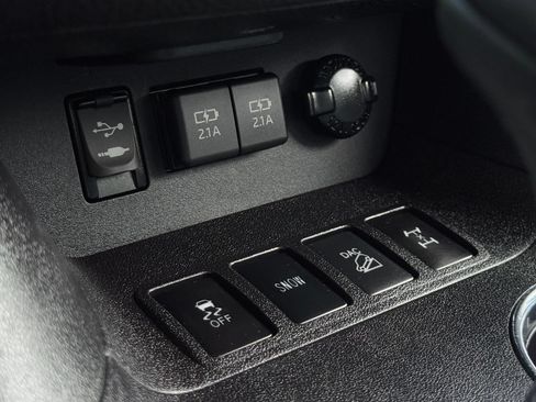Certified 2019 Toyota Highlander XLE AWD/4WD image 32