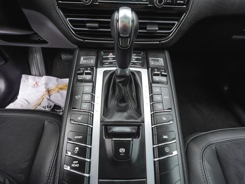 Used 2021 Porsche Macan S AWD/4WD image 24