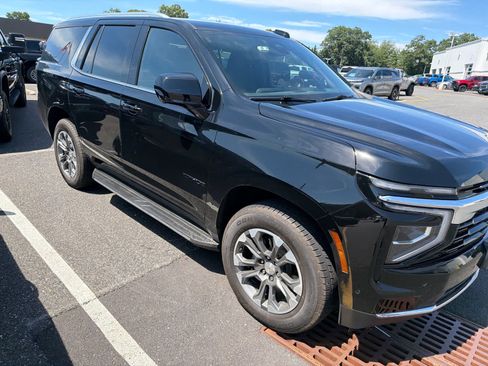Certified 2025 Chevrolet Tahoe LS w/ LPO, Dark Essentials Package AWD/4WD image 2