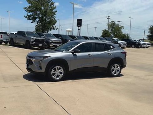 New 2026 Chevrolet Trax LS w/ Driver Confidence Package FWD image 5