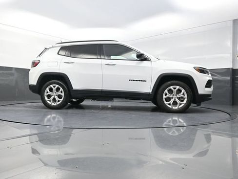 Used 2024 Jeep Compass Latitude AWD/4WD image 37