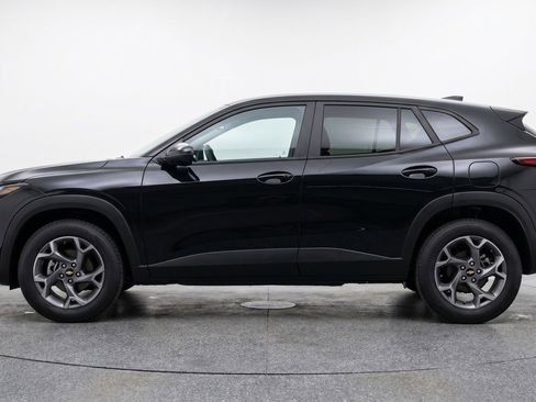 Used 2025 Chevrolet Trax LT FWD image 5