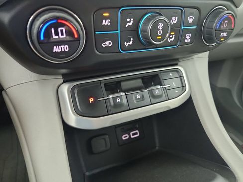 Used 2020 GMC Acadia SLT w/ Premium Package FWD image 31